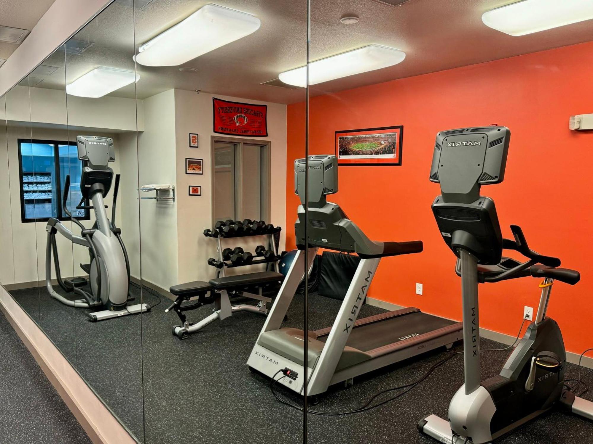 Holiday Inn Express Syracuse-Fairgrounds By Ihg Warners Ngoại thất bức ảnh