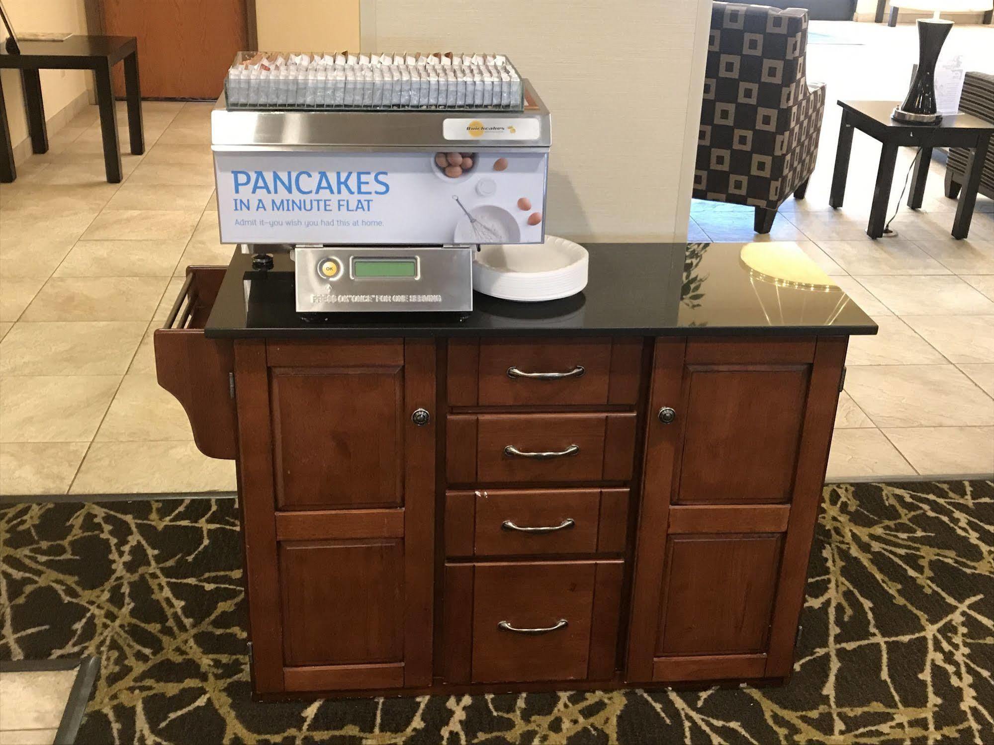Holiday Inn Express Syracuse-Fairgrounds By Ihg Warners Ngoại thất bức ảnh